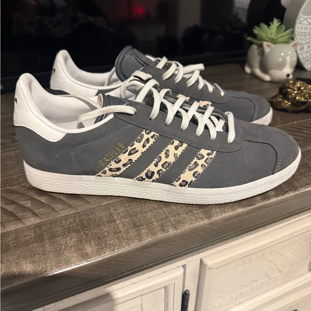 adidas Gazelle Women's Gray Suede Sneakers with Leopard Stripe 9.5 women's - Picture 2 of 9